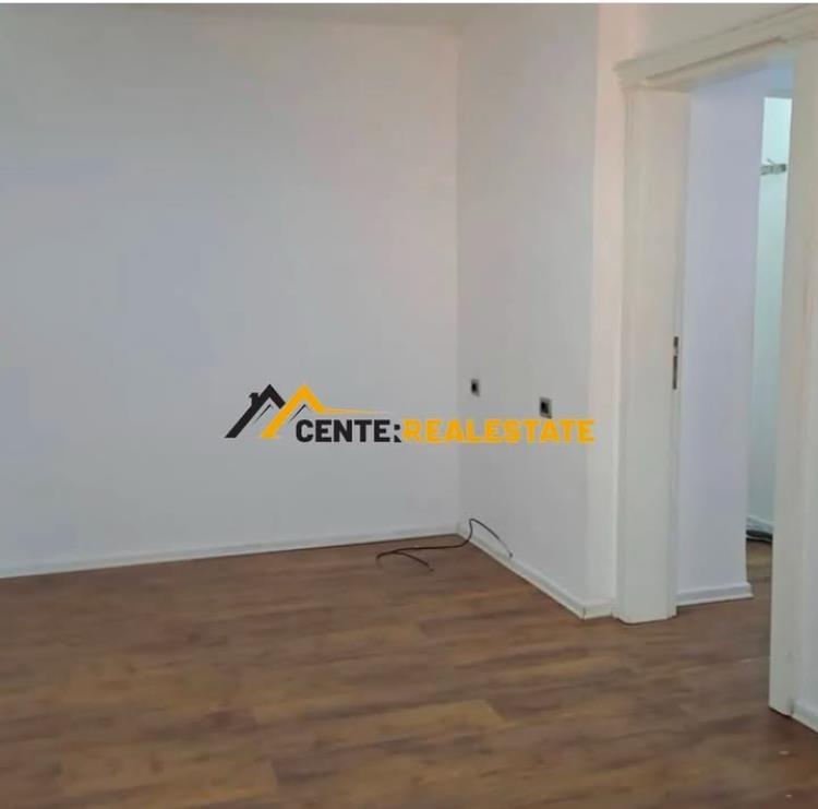 JEPET ME QIRA APARTAMENT 1+1 NË LAGJEN SHËNKOLL, ELBASAN.