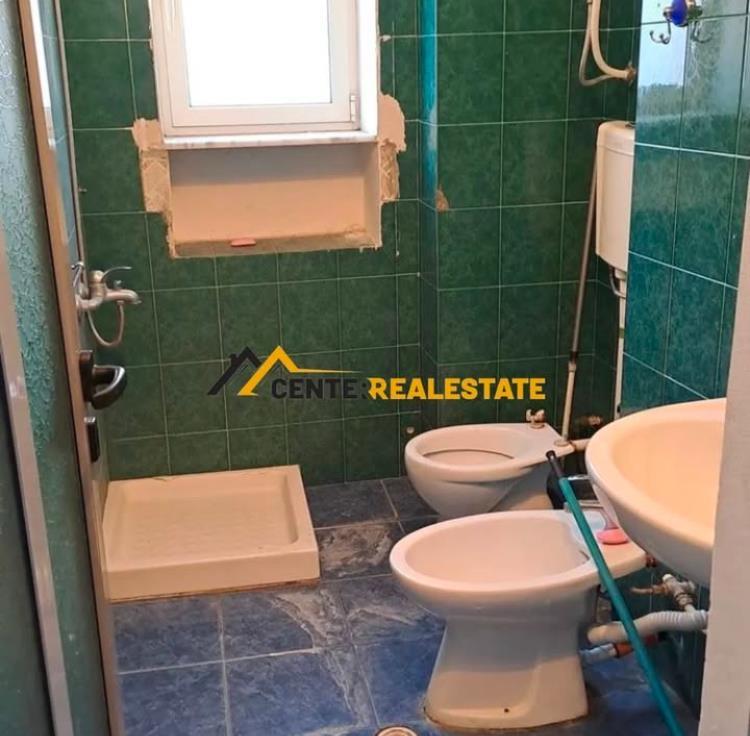 JEPET ME QIRA APARTAMENT 1+1 NË LAGJEN SHËNKOLL, ELBASAN.