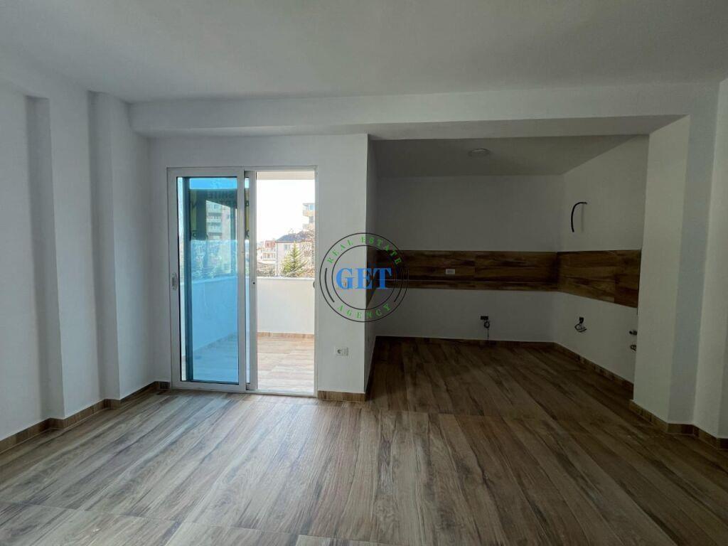 Shitet, Apartament 1+1+ne Plazh Hekurudha.