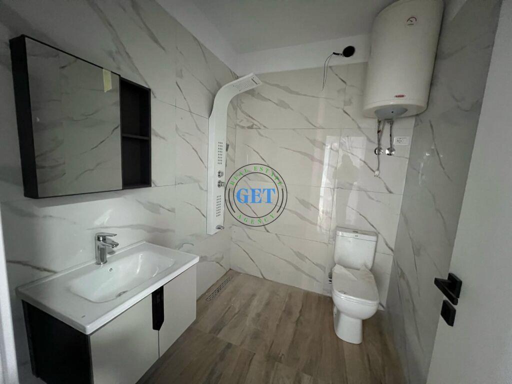 Shitet, Apartament 1+1+ne Plazh Hekurudha.