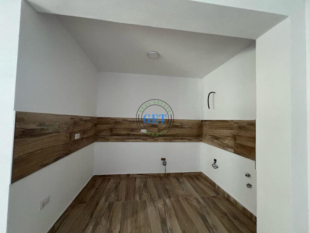 Shitet, Apartament 1+1+ne Plazh Hekurudha.