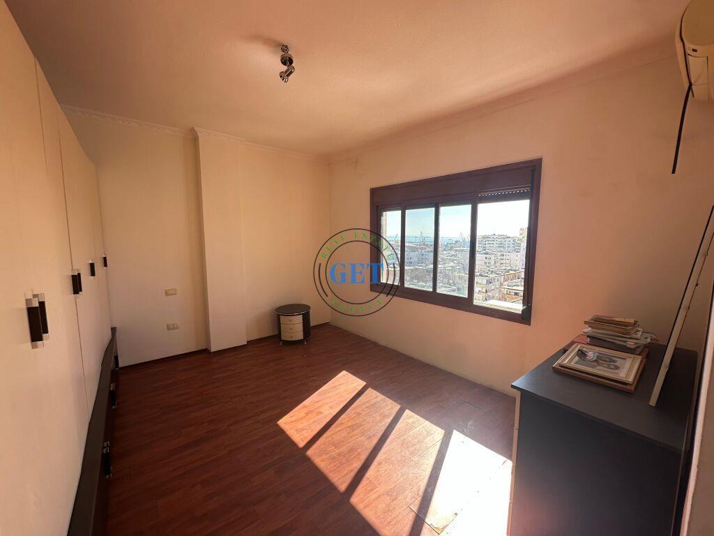 Shitet ,Apartament 3+1+2 +Verand, Prane Tregut te Vogel, Dur