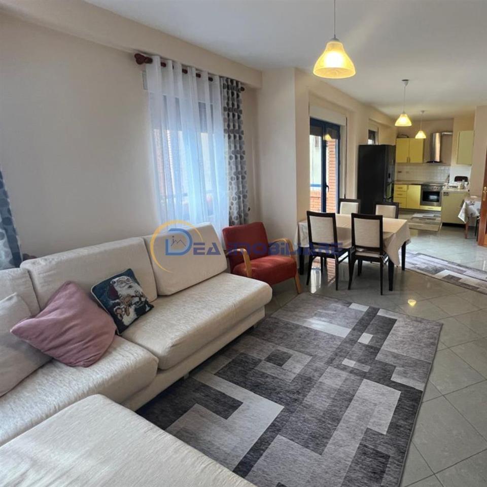 JEPET ME QERA APARTAMENT 3+1 PMAJE NGA DETI
