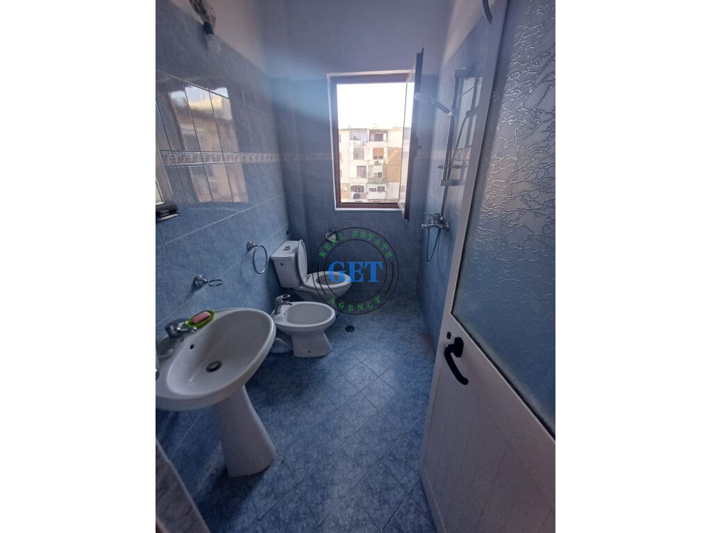 Qira, Apartament 1+1, prane Zjarrfikëses, Durrës!