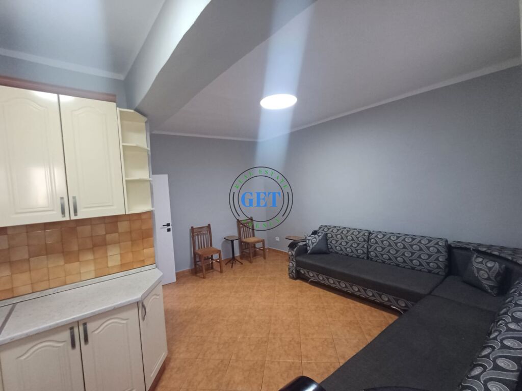 Qira, Apartament 1+1, prane Zjarrfikëses, Durrës!