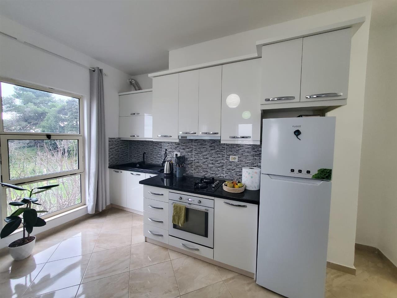 Ofroj apartament me qera 2+1 tek Vila e Zogut Durres