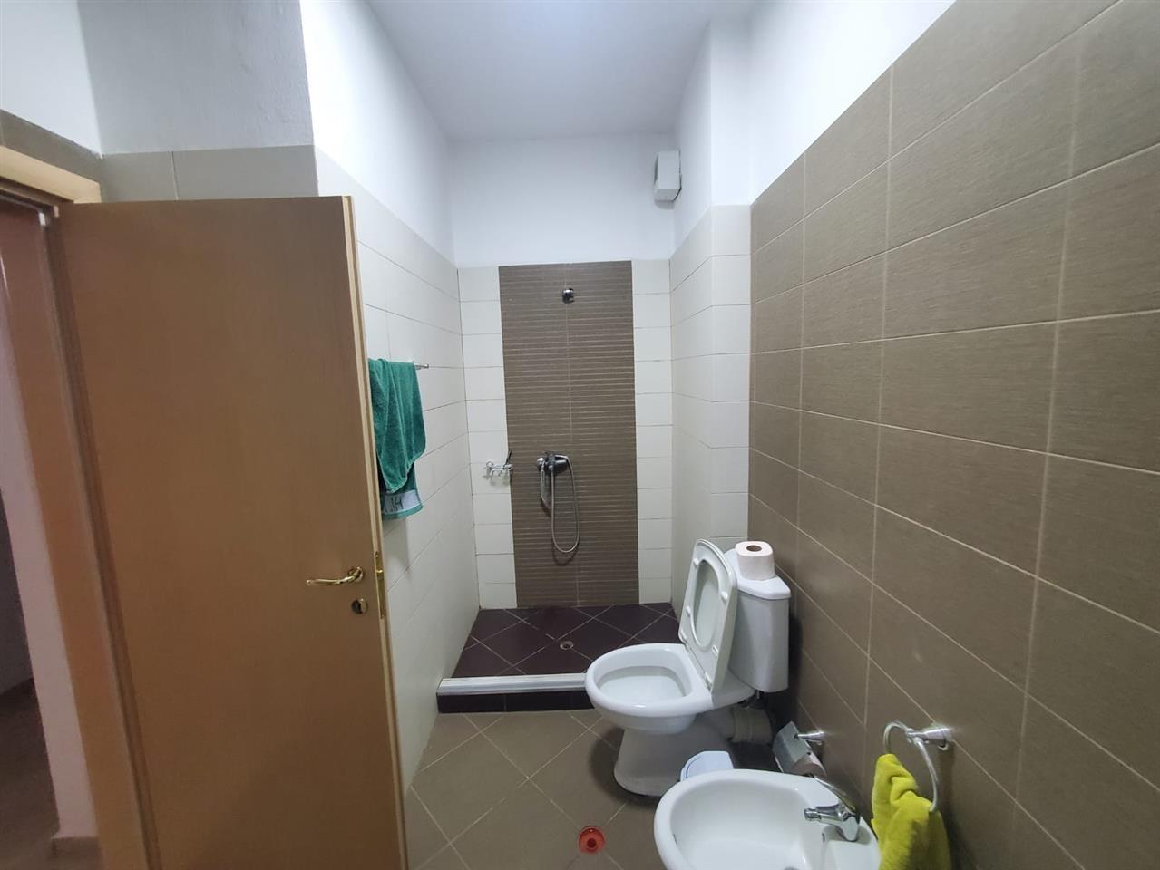 Ofroj apartament me qera 2+1 tek Vila e Zogut Durres