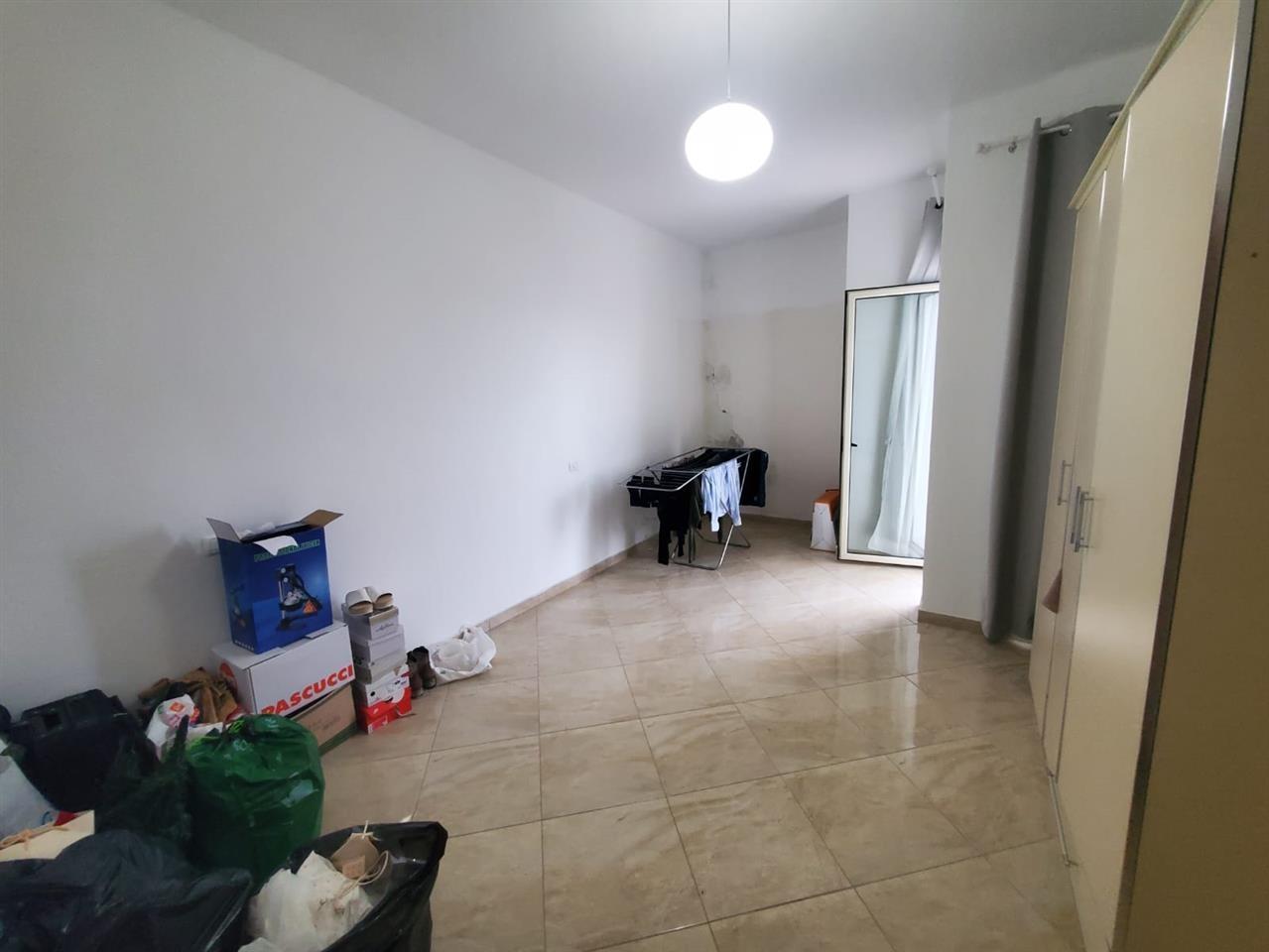 Ofroj apartament me qera 2+1 tek Vila e Zogut Durres