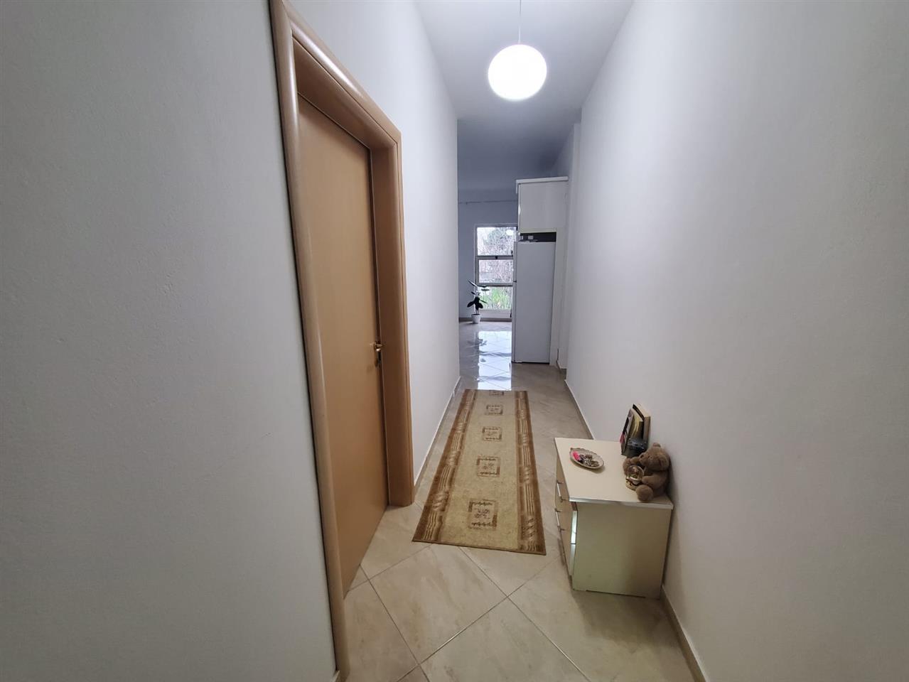Ofroj apartament me qera 2+1 tek Vila e Zogut Durres