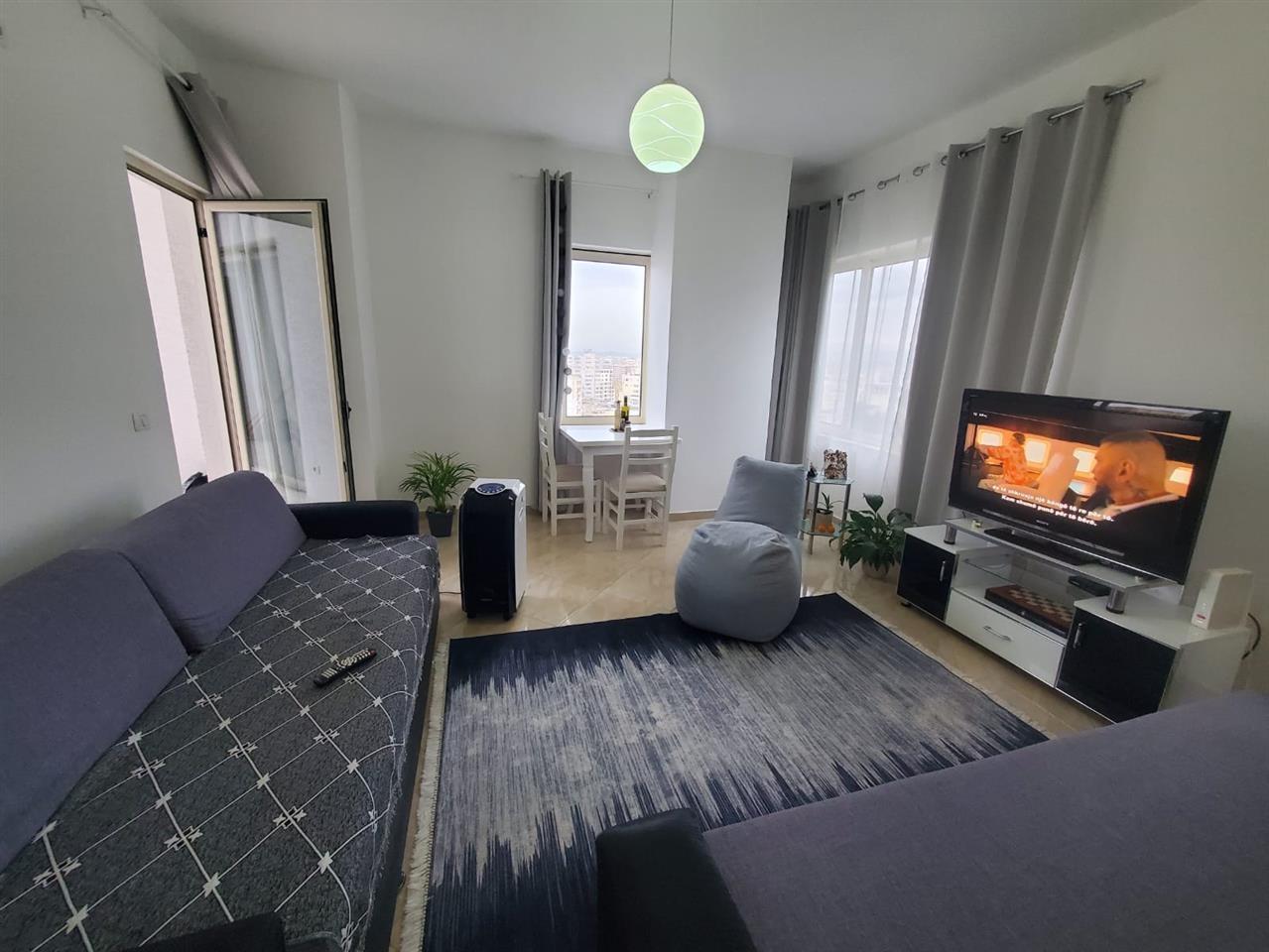 Ofroj apartament me qera 2+1 tek Vila e Zogut Durres