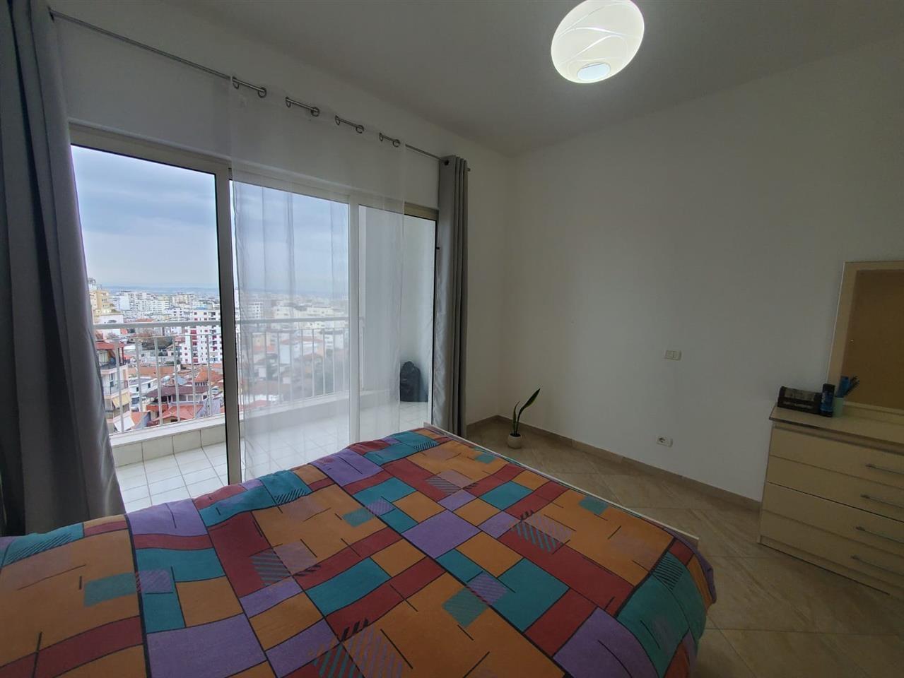 Ofroj apartament me qera 2+1 tek Vila e Zogut Durres