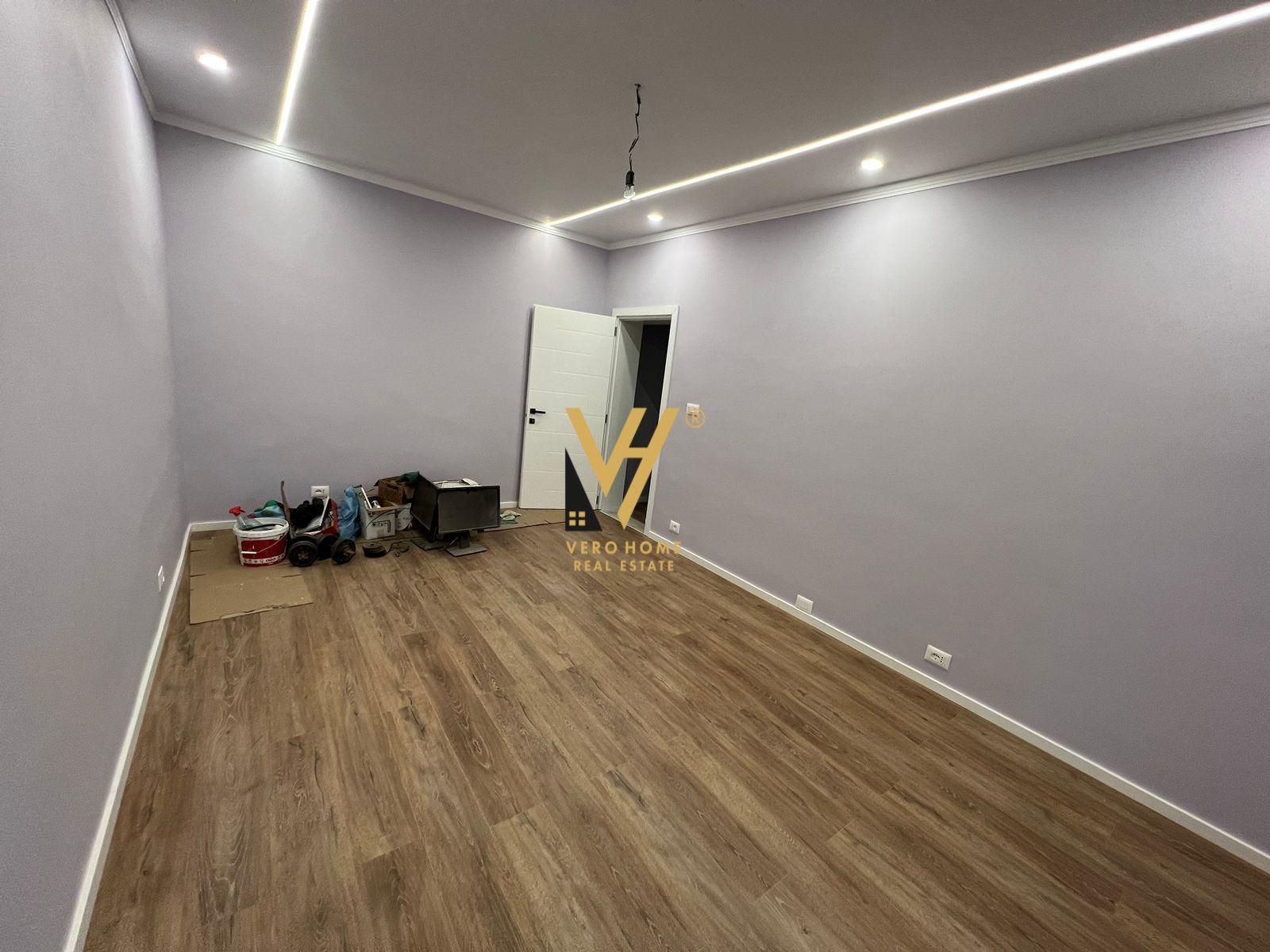 ZYRE 100 M2 ME QERA TE BLV BAJRAM CURRI 1.000 EUR