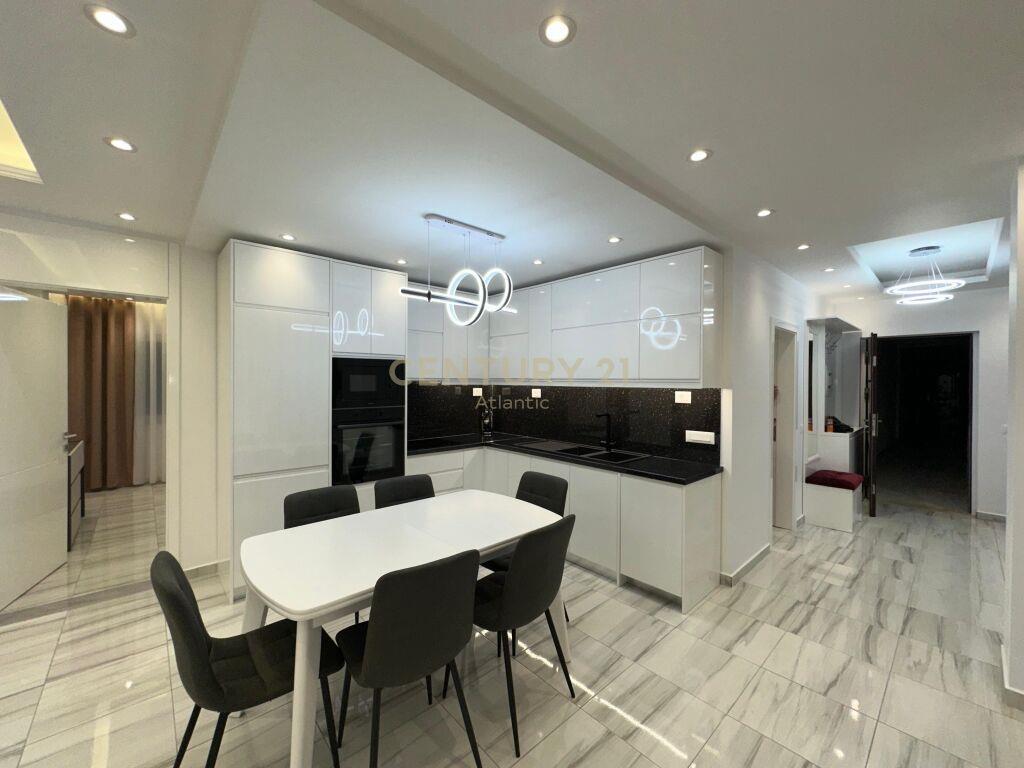 SHITET APARTAMENT 2+1 TEK SHKEMBI KAVAJES!