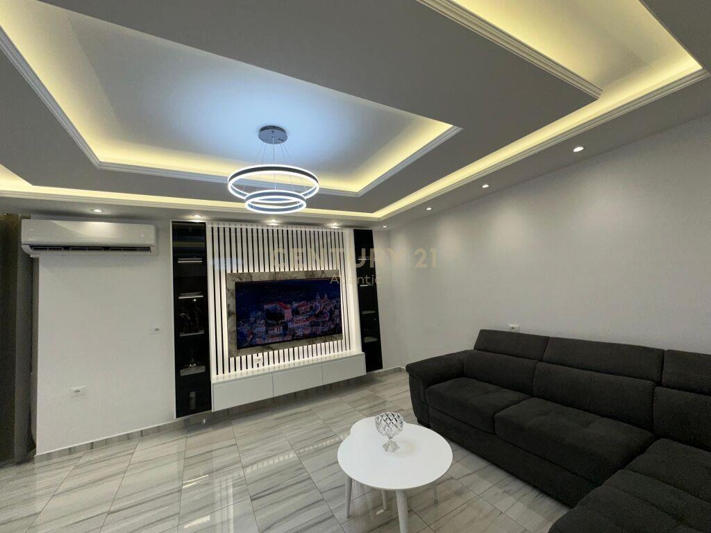 SHITET APARTAMENT 2+1 TEK SHKEMBI KAVAJES!