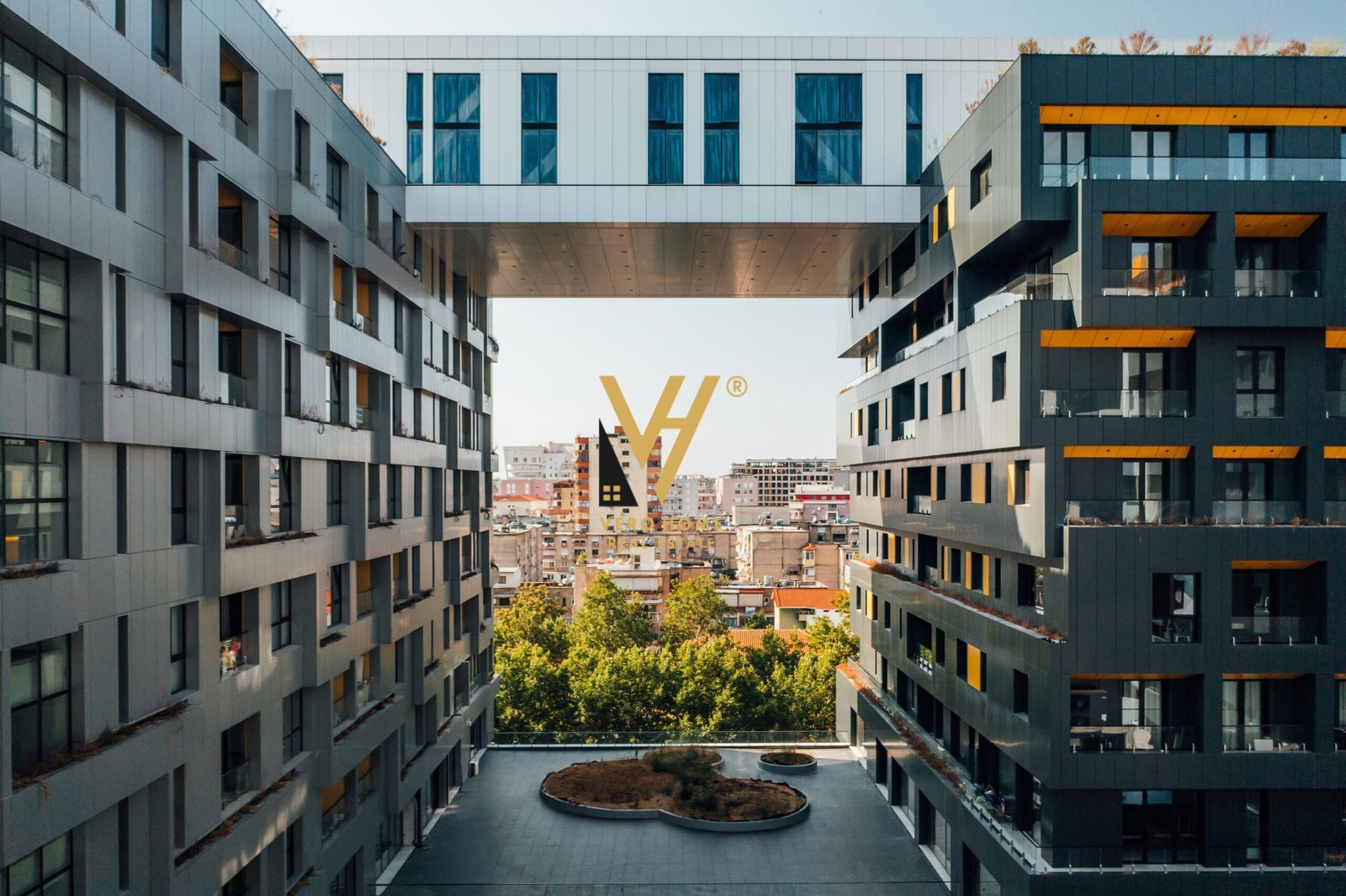 175 M2 ME QERA TE SQUARE 21 4.000 EURO