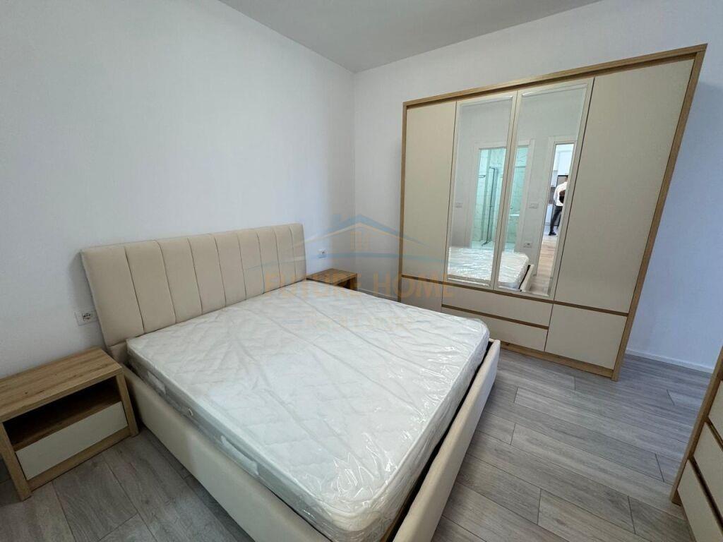 Qera, Apartament 3+1+ Post Parkimi, Golden Park , Tiranë.