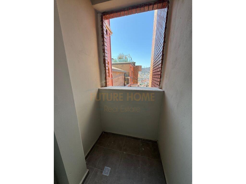 Qera, Apartament 3+1+ Post Parkimi, Golden Park , Tiranë.