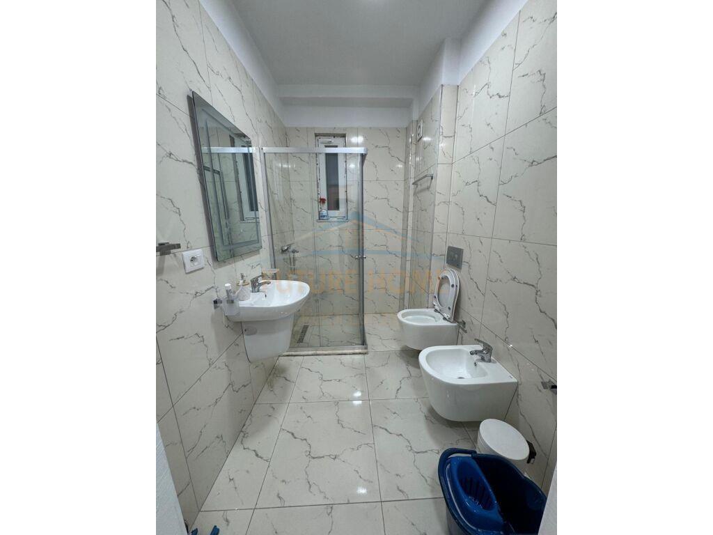 Qera, Apartament 3+1+ Post Parkimi, Golden Park , Tiranë.