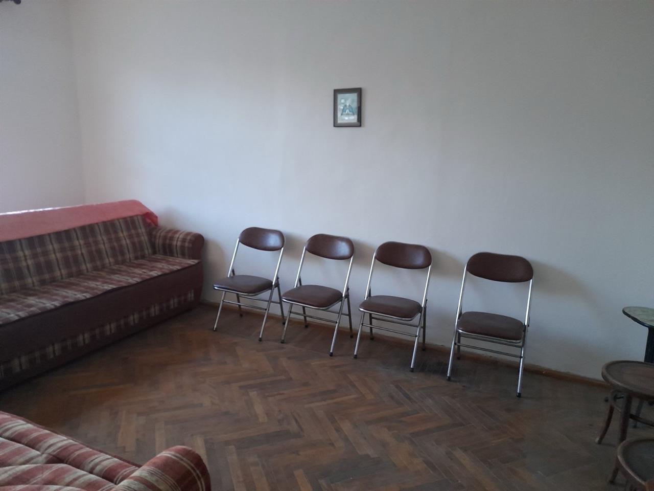 Shitet shtepi ne qeder te patosit