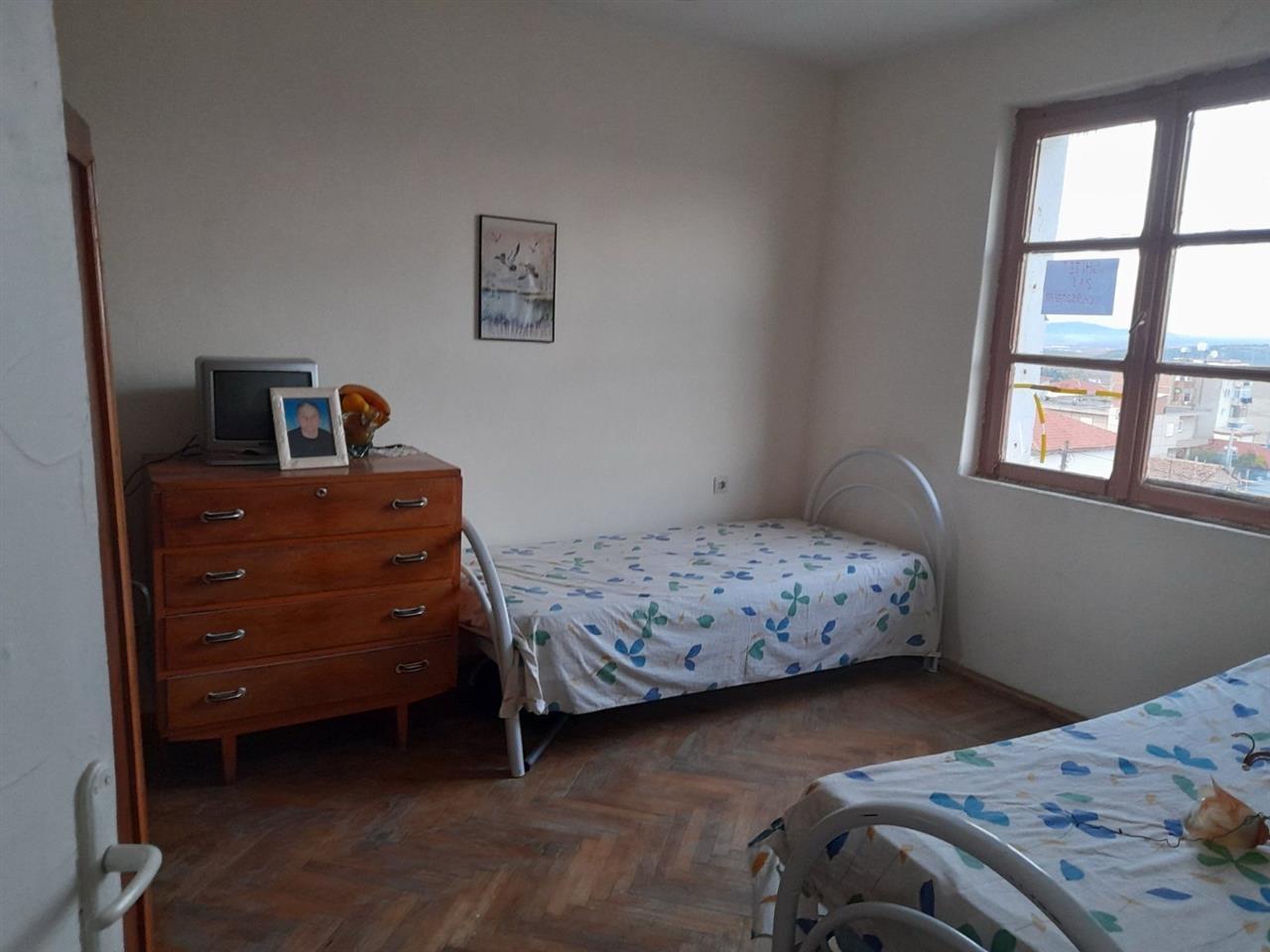 Shitet shtepi ne qeder te patosit