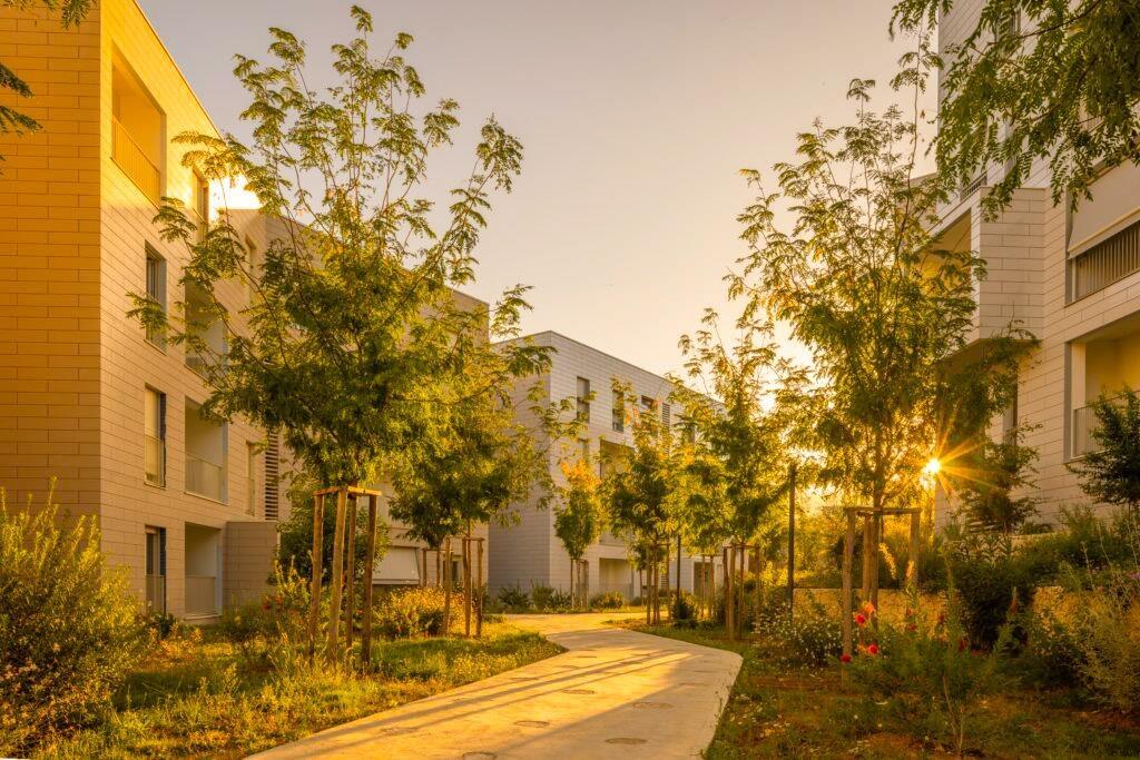 Shes Apartament 2+1+2 POSTE PARKIMI te Liqeni Artificial.