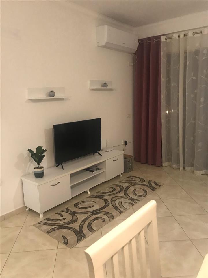 Jepet apartament me qera 2+1+2 prane KMY ne Yzberisht