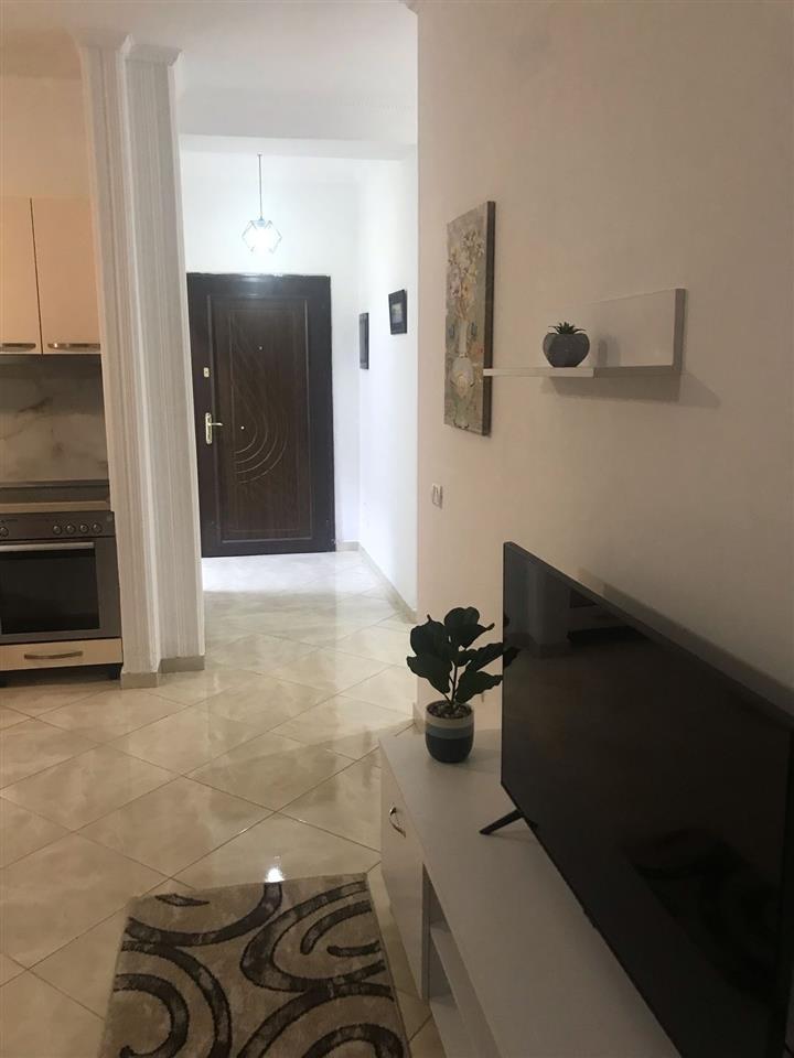 Jepet apartament me qera 2+1+2 prane KMY ne Yzberisht