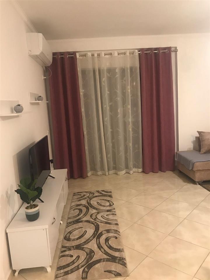 Jepet apartament me qera 2+1+2 prane KMY ne Yzberisht