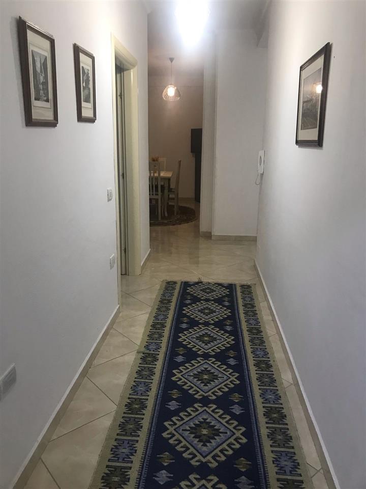 Jepet apartament me qera 2+1+2 prane KMY ne Yzberisht