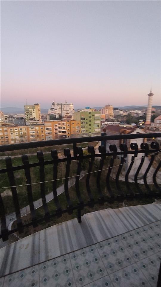 Jepet me qera Apartamenti 2+1+2 ne lagjen Apollonia