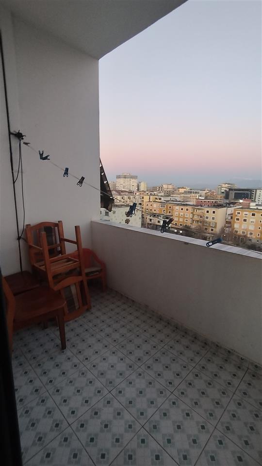 Jepet me qera Apartamenti 2+1+2 ne lagjen Apollonia