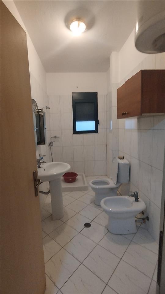 Jepet me qera Apartamenti 2+1+2 ne lagjen Apollonia