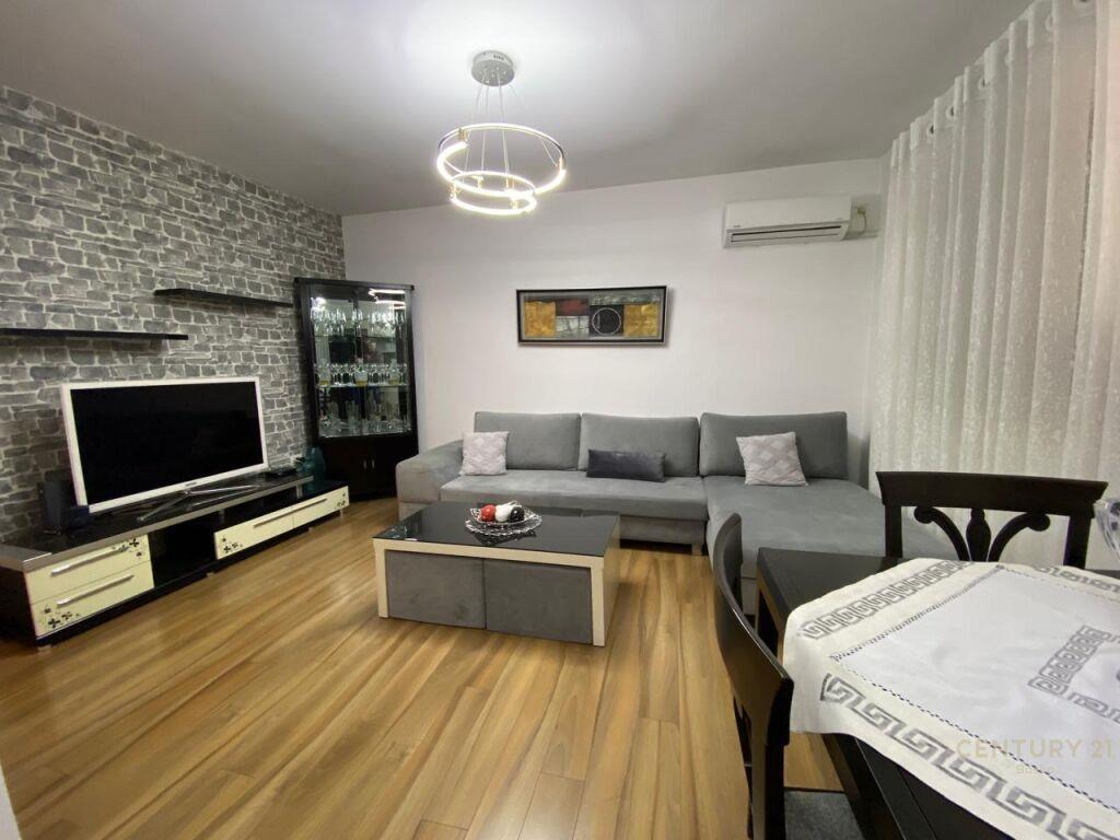 ME QIRA APARTAMENT 3+1 NE RRUGEN E ELBASANIT