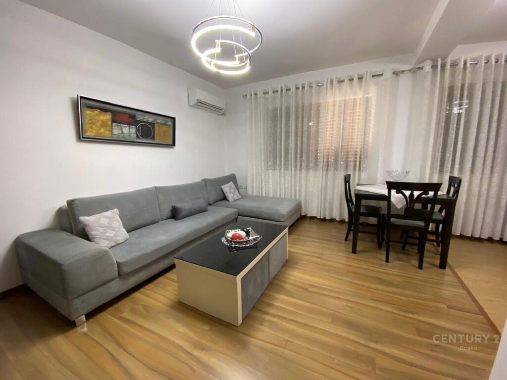 ME QIRA APARTAMENT 3+1 NE RRUGEN E ELBASANIT