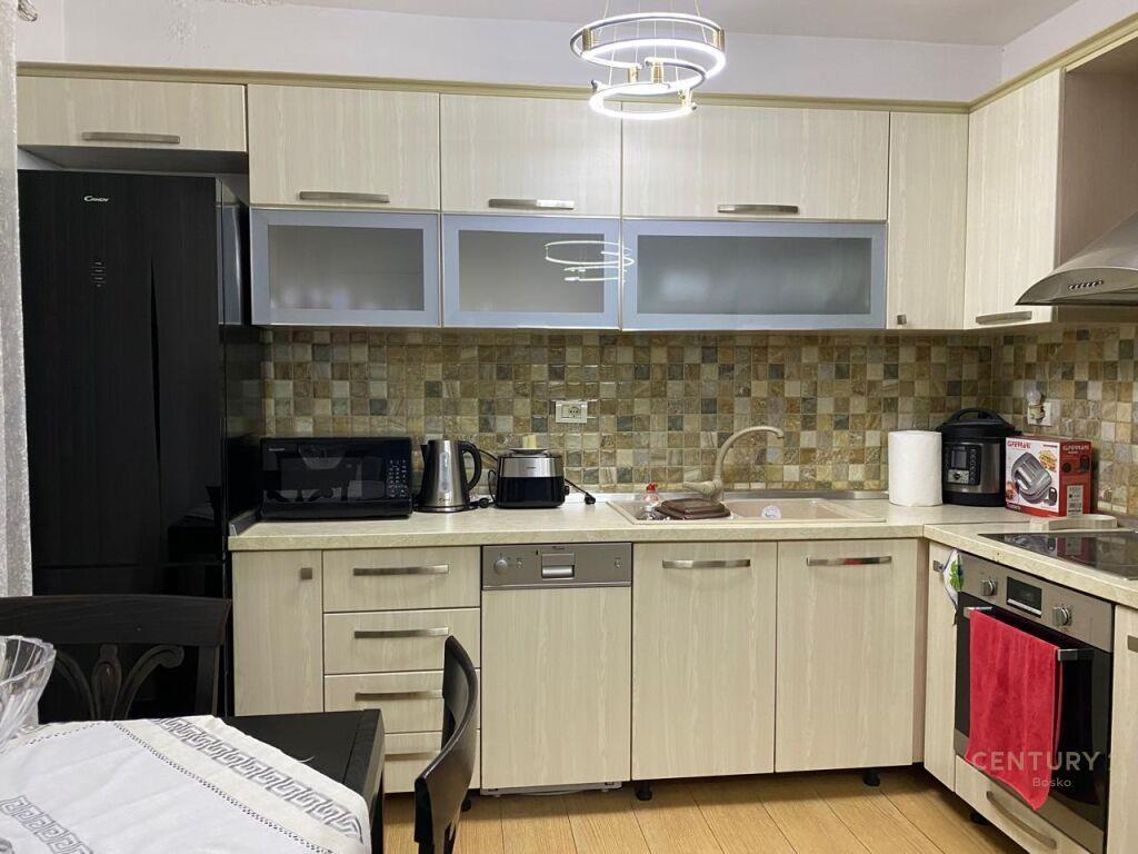ME QIRA APARTAMENT 3+1 NE RRUGEN E ELBASANIT
