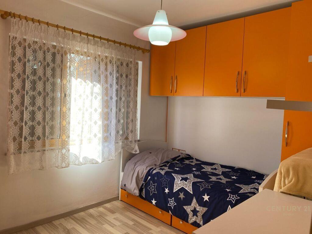 ME QIRA APARTAMENT 3+1 NE RRUGEN E ELBASANIT