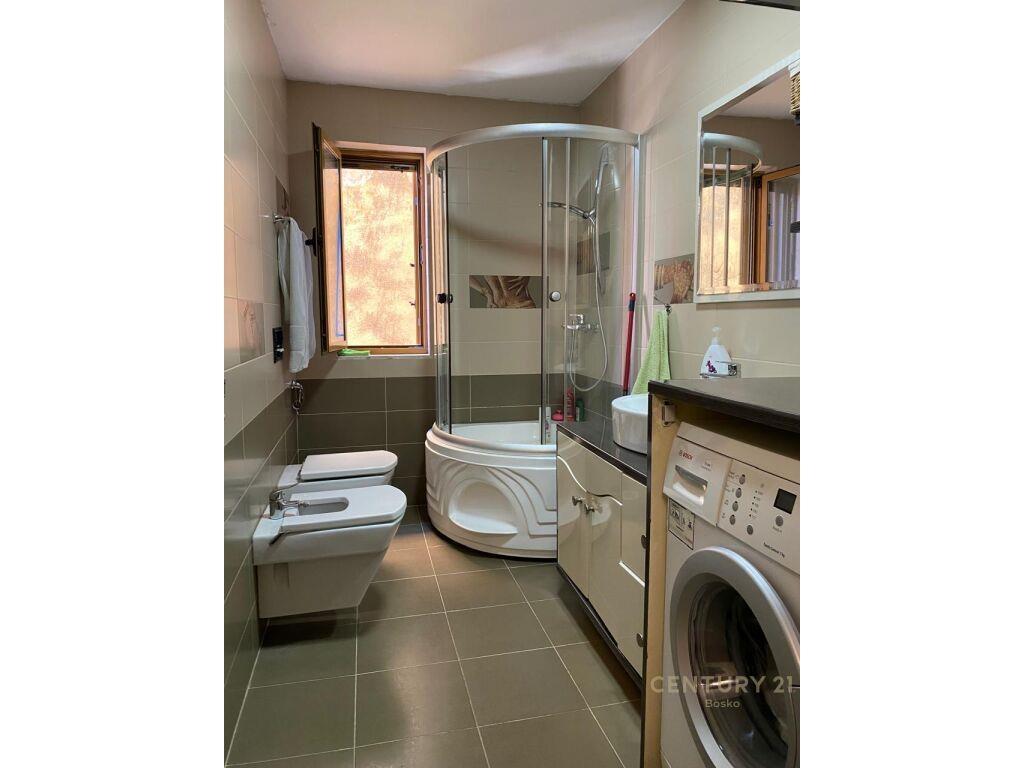 ME QIRA APARTAMENT 3+1 NE RRUGEN E ELBASANIT