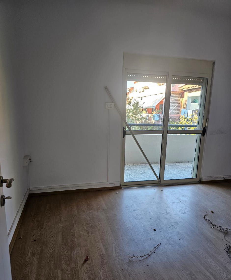 AMBIENT ME QERA TE KOMUNA E PARISIT 1.500 EURO