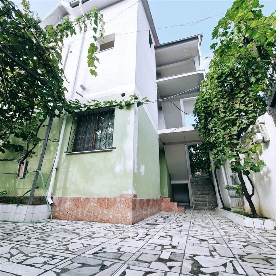 Jepet apartament 2+1 me Qira mbrapa Spitalit Ushtarak