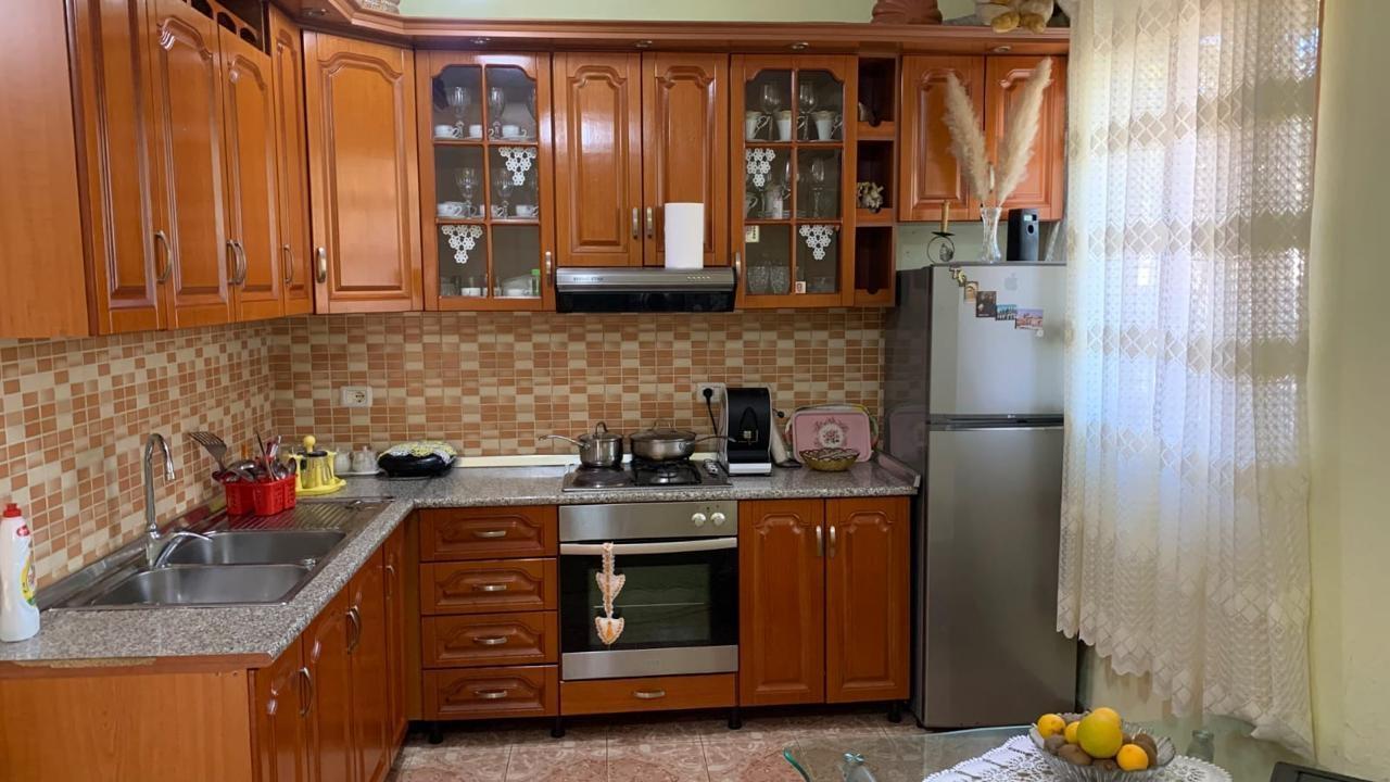 Jepet apartament 2+1 me Qira mbrapa Spitalit Ushtarak