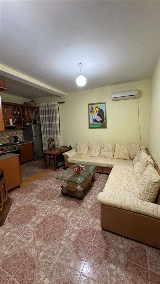 Jepet apartament 2+1 me Qira mbrapa Spitalit Ushtarak