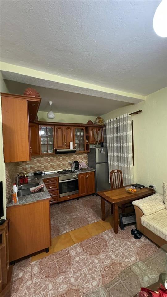 Jepet apartament 2+1 me Qira mbrapa Spitalit Ushtarak