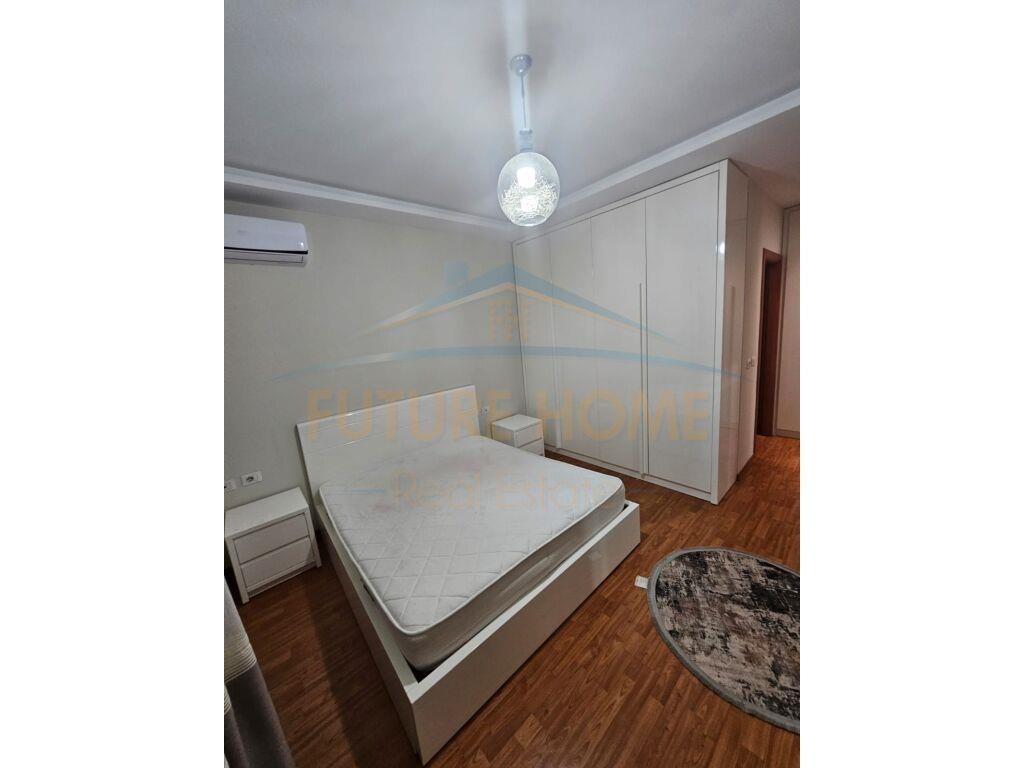 Qera, Apartament 3+1+2, Komuna e Parisit, Tiranë