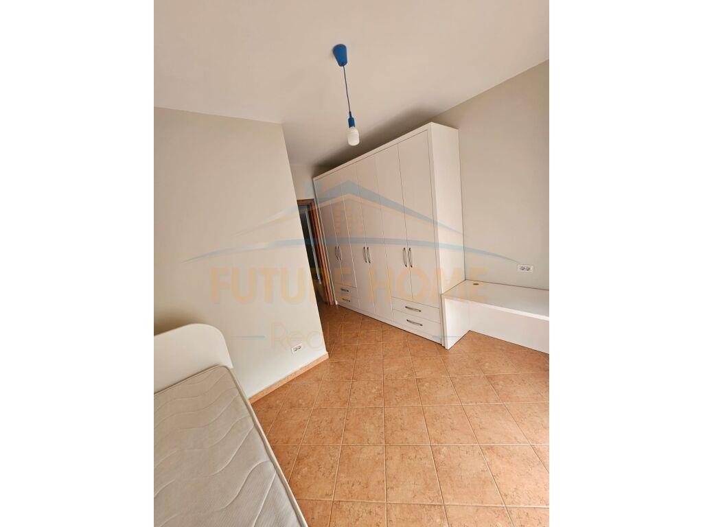 Qera, Apartament 3+1+2, Komuna e Parisit, Tiranë