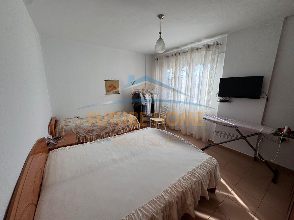 Shitet apartament 2+1+2 Komuna e Parisit