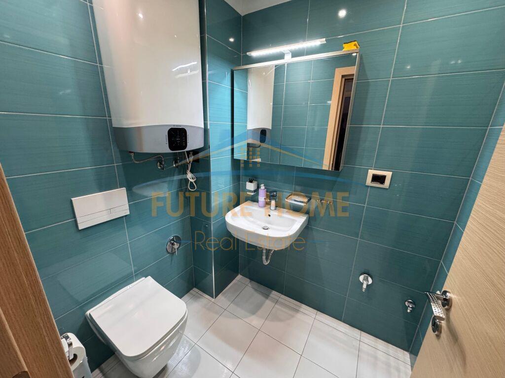 Shitet apartament 2+1+2 Komuna e Parisit