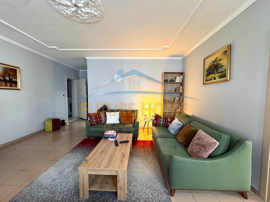 Shitet apartament 2+1+2 Komuna e Parisit