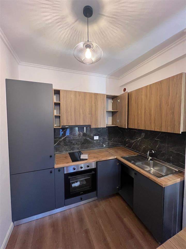 Shitet Apartament 1+1 te Shkembi kavajes