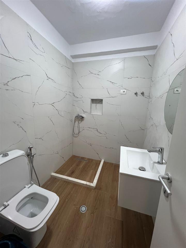 Shitet Apartament 1+1 te Shkembi kavajes