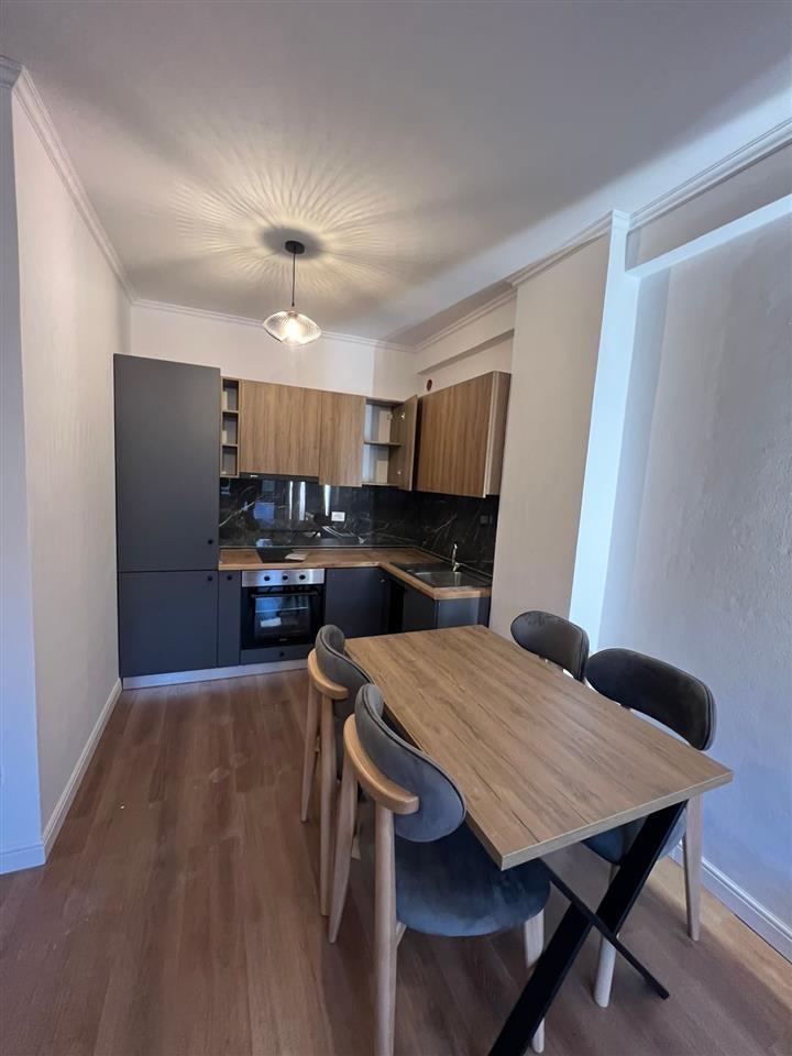 Shitet Apartament 1+1 te Shkembi kavajes